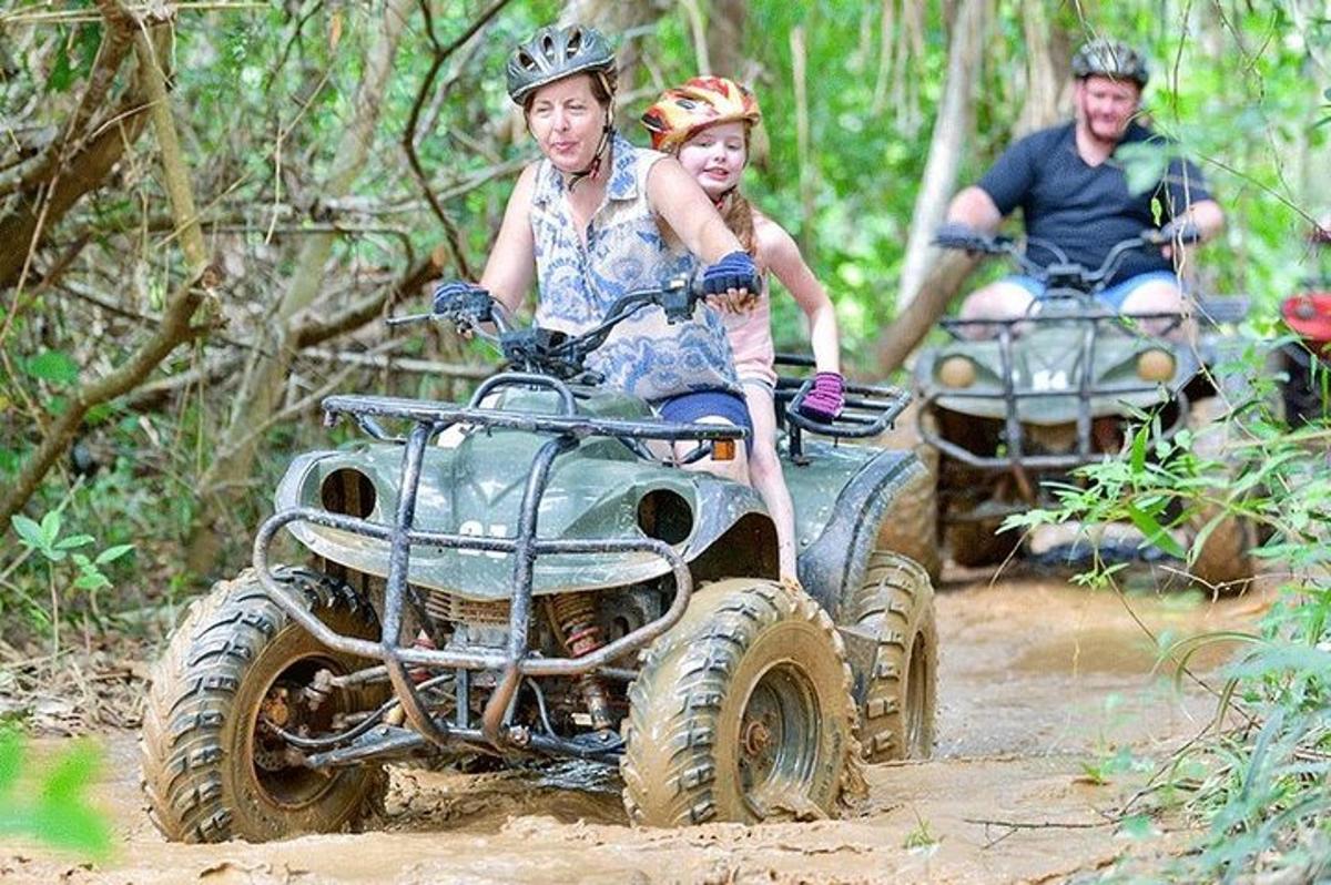um homem e uma mulher andando em um veículo off-road