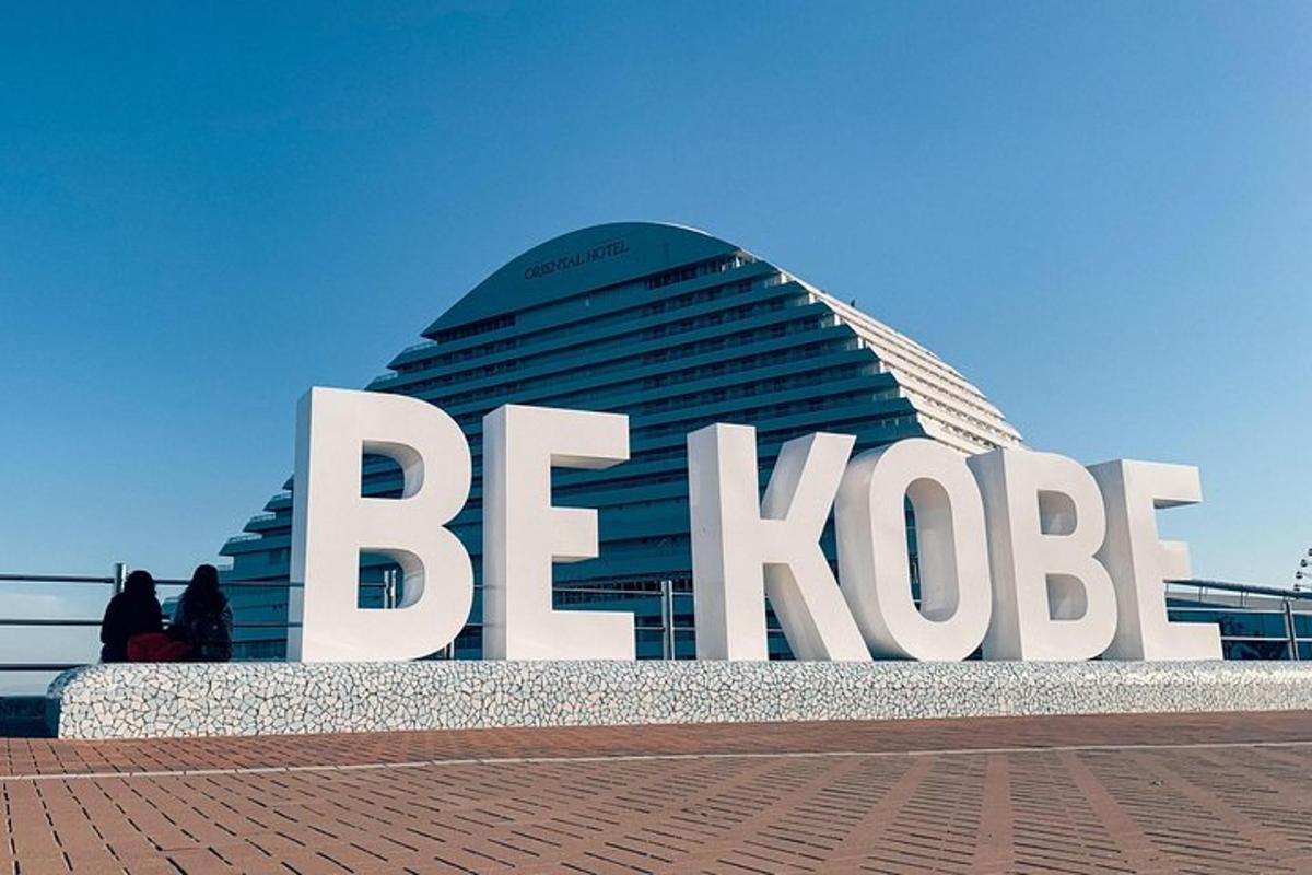 velká cedule s nápisem „bzučák“ před budovou