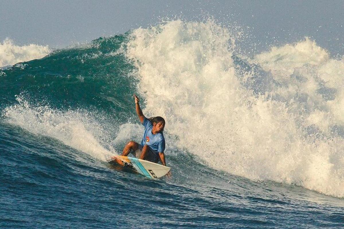 a man riding a wave on a surfboard in the ocean