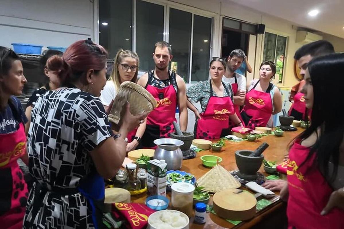un grup de oameni care stăteau în jurul unei mese și pregăteau mâncarea