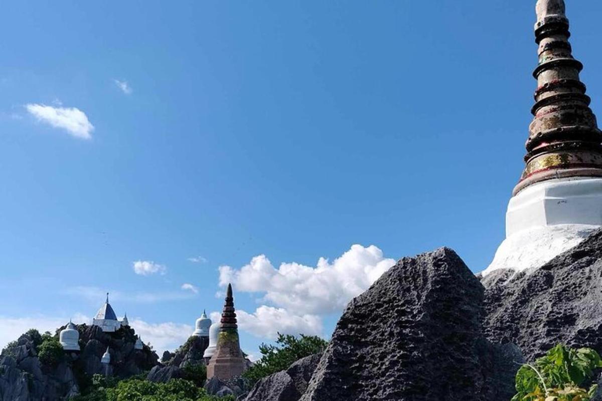 šventyklų ir pagodų grupė ant kalno