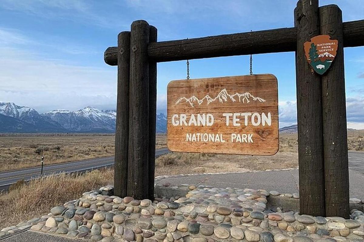 cedule pro národní park Grand Teton na kraji silnice