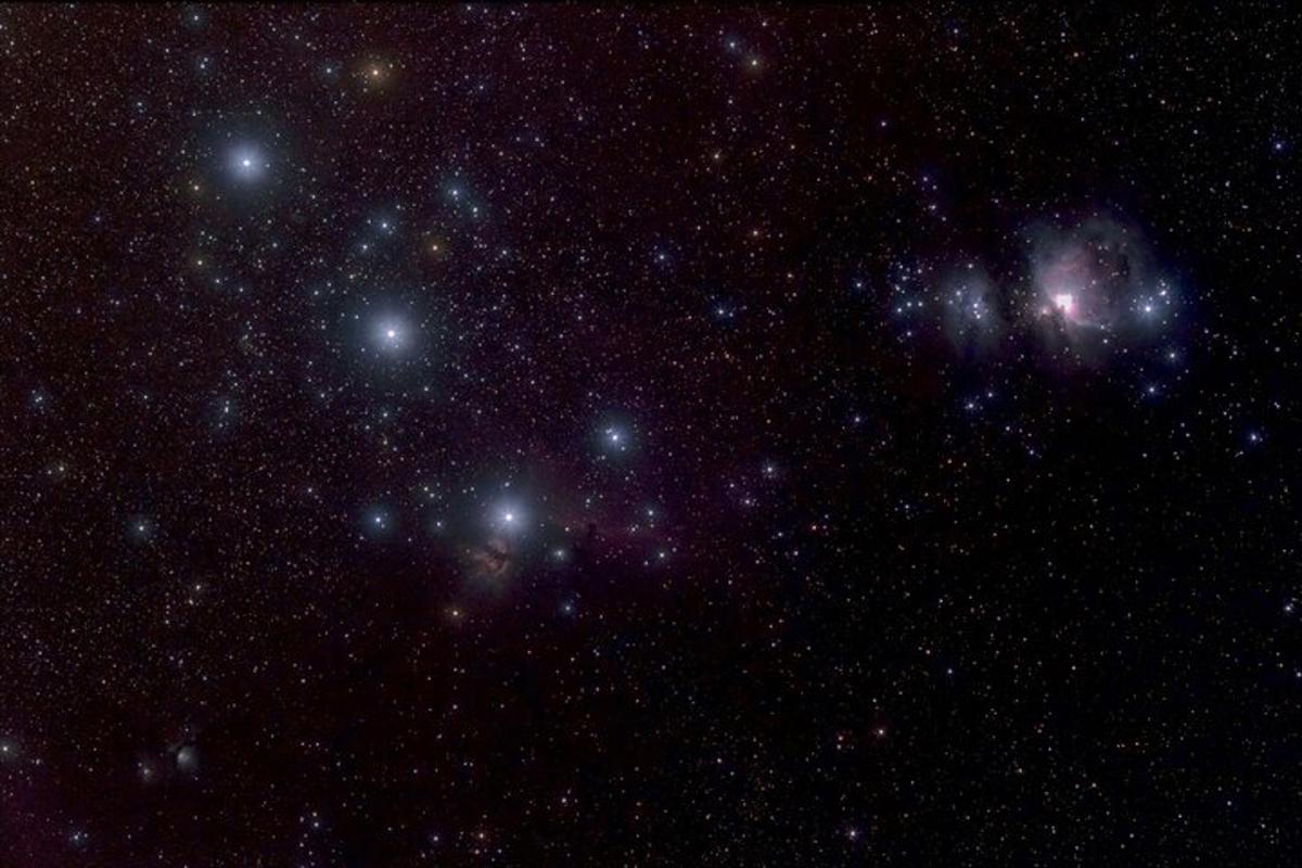 a starry sky filled with lots of galaxies