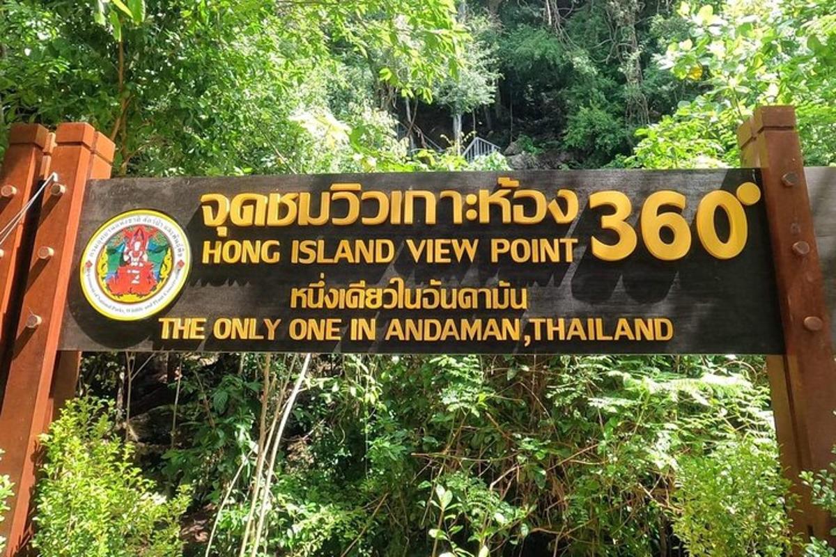 un rètol per a l'entrada a un mirador de l'illa de Hong
