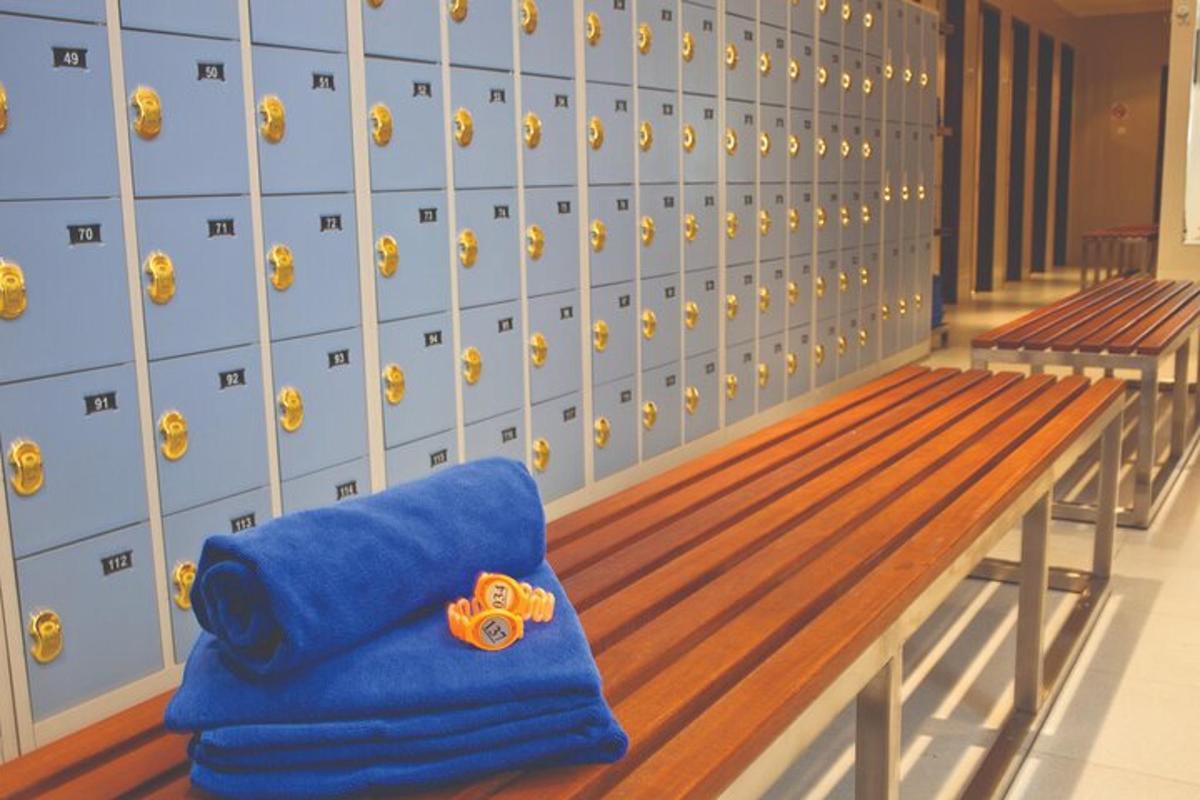 a bench in a locker room with a blue towel
