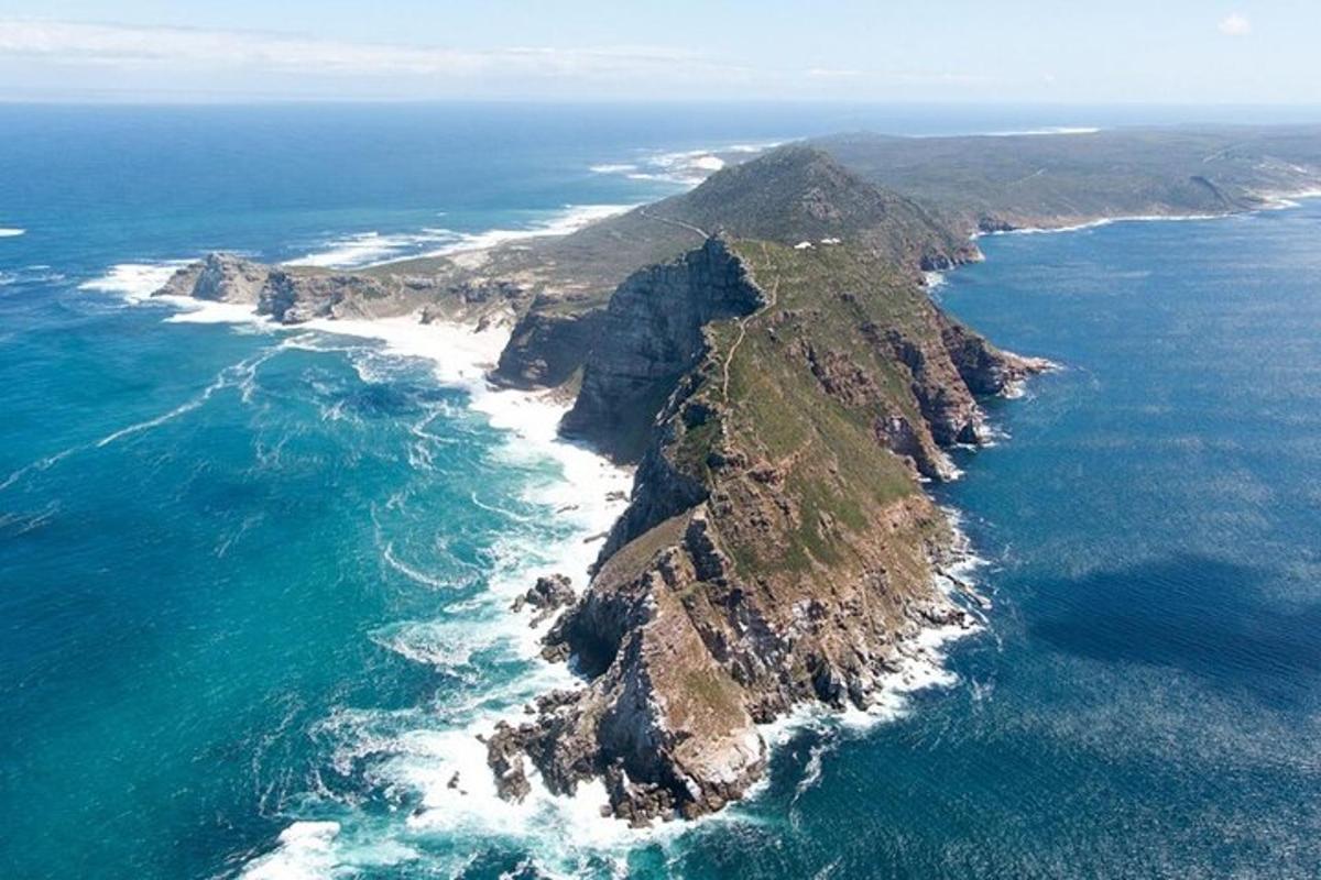 海洋中岛屿的鸟瞰图