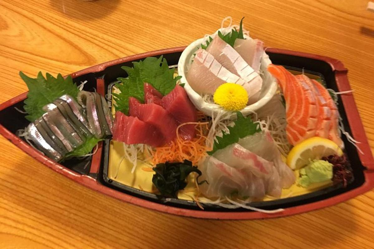 laual toidukandik sushiga
