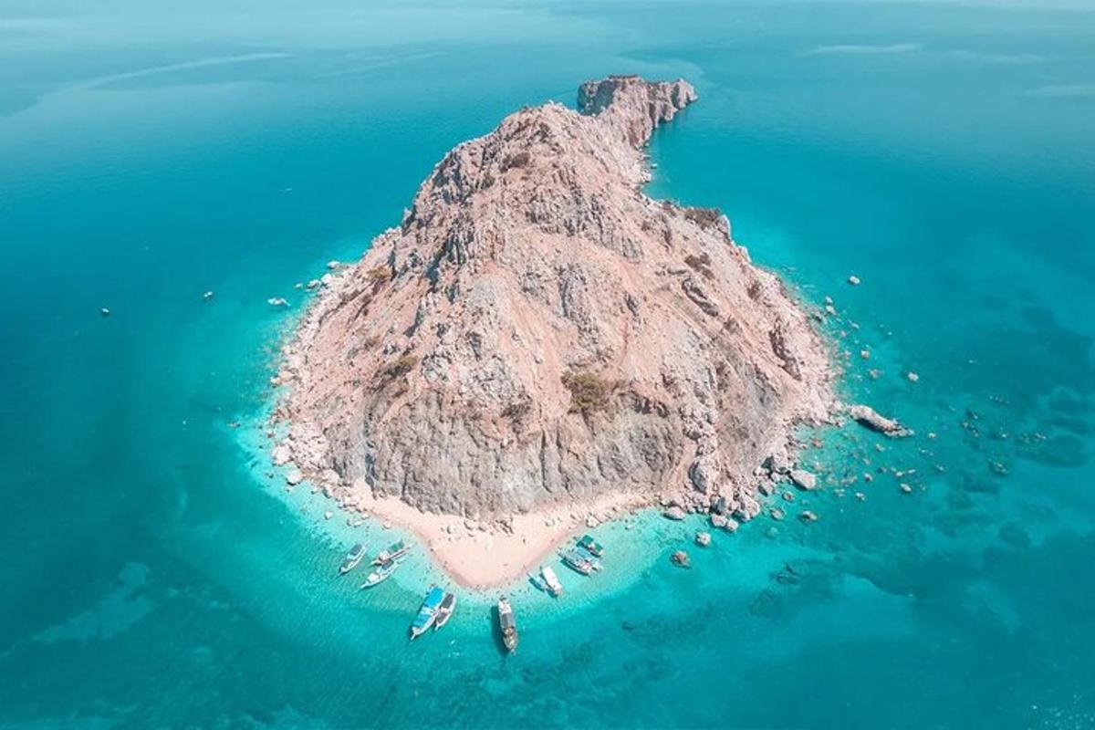 un'isola in mezzo all'oceano