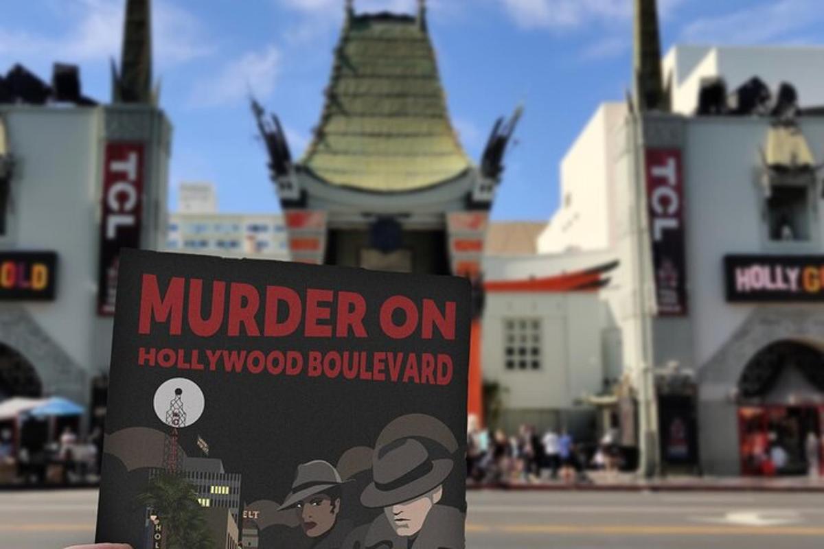 một biển báo có nội dung giết người trên đại lộ Hollywood