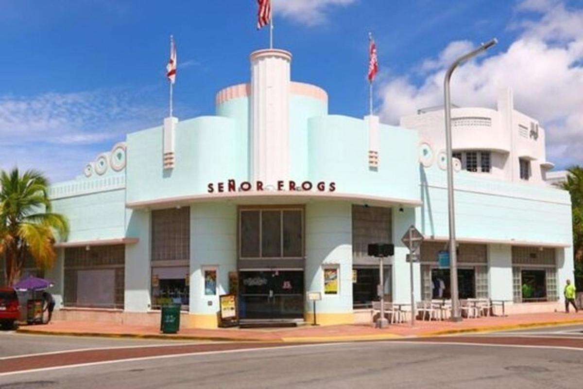 a building with a sign that reads shoot froos