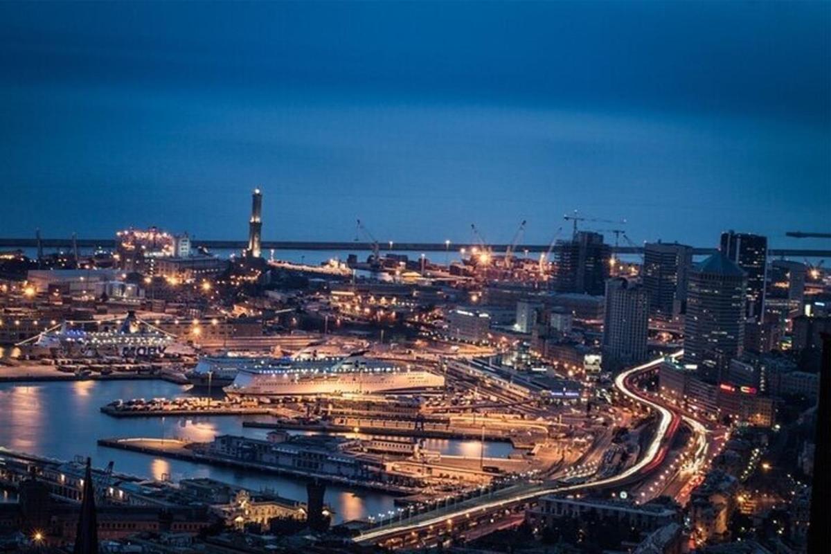 灯光璀璨的城市夜景