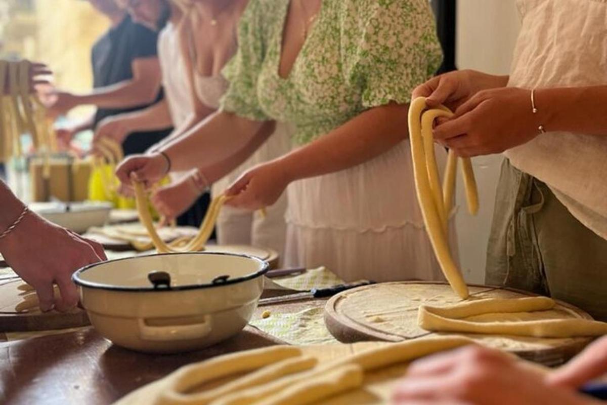 un grup de oameni care pregătesc mâncare pe o tejghea