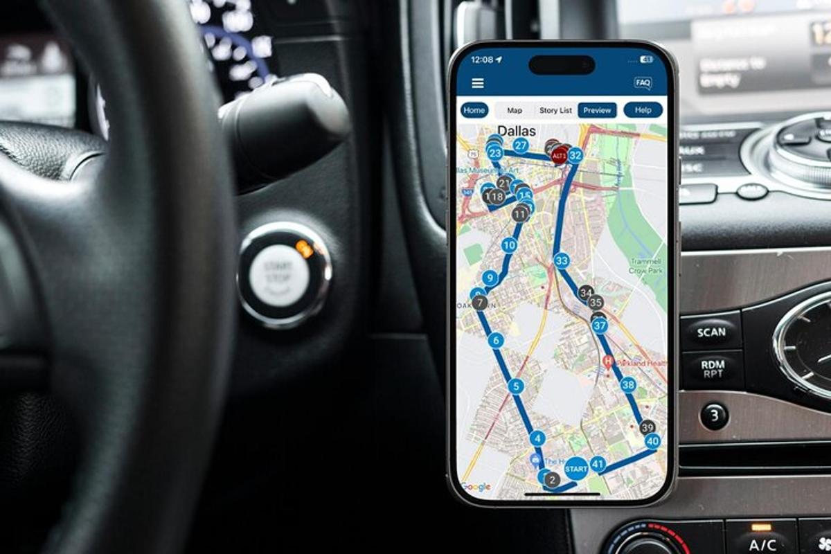 mobiiltelefon autos koos kaardiga