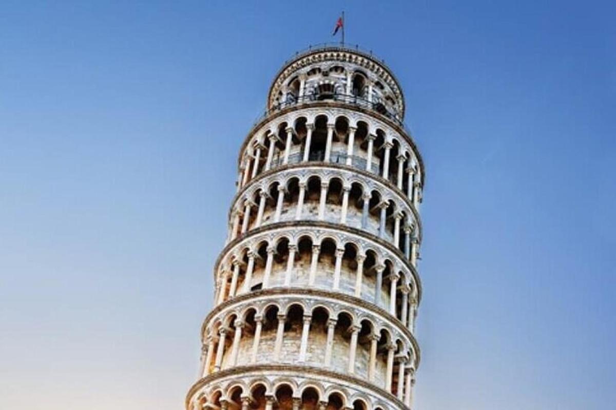 một bức ảnh của tháp nghiêng pisa