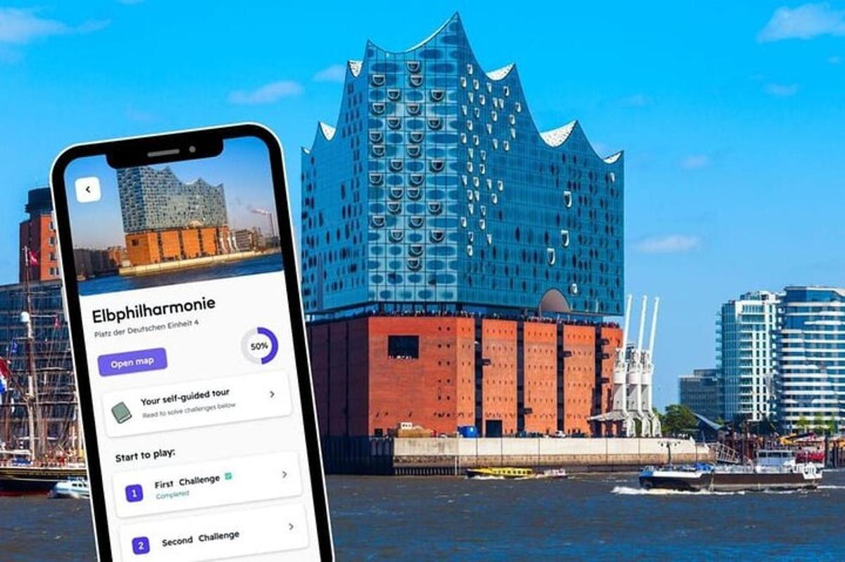 egy mobiltelefon egy nagy épület előtt