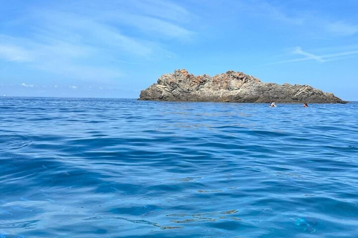 una petita illa al mig de l'oceà