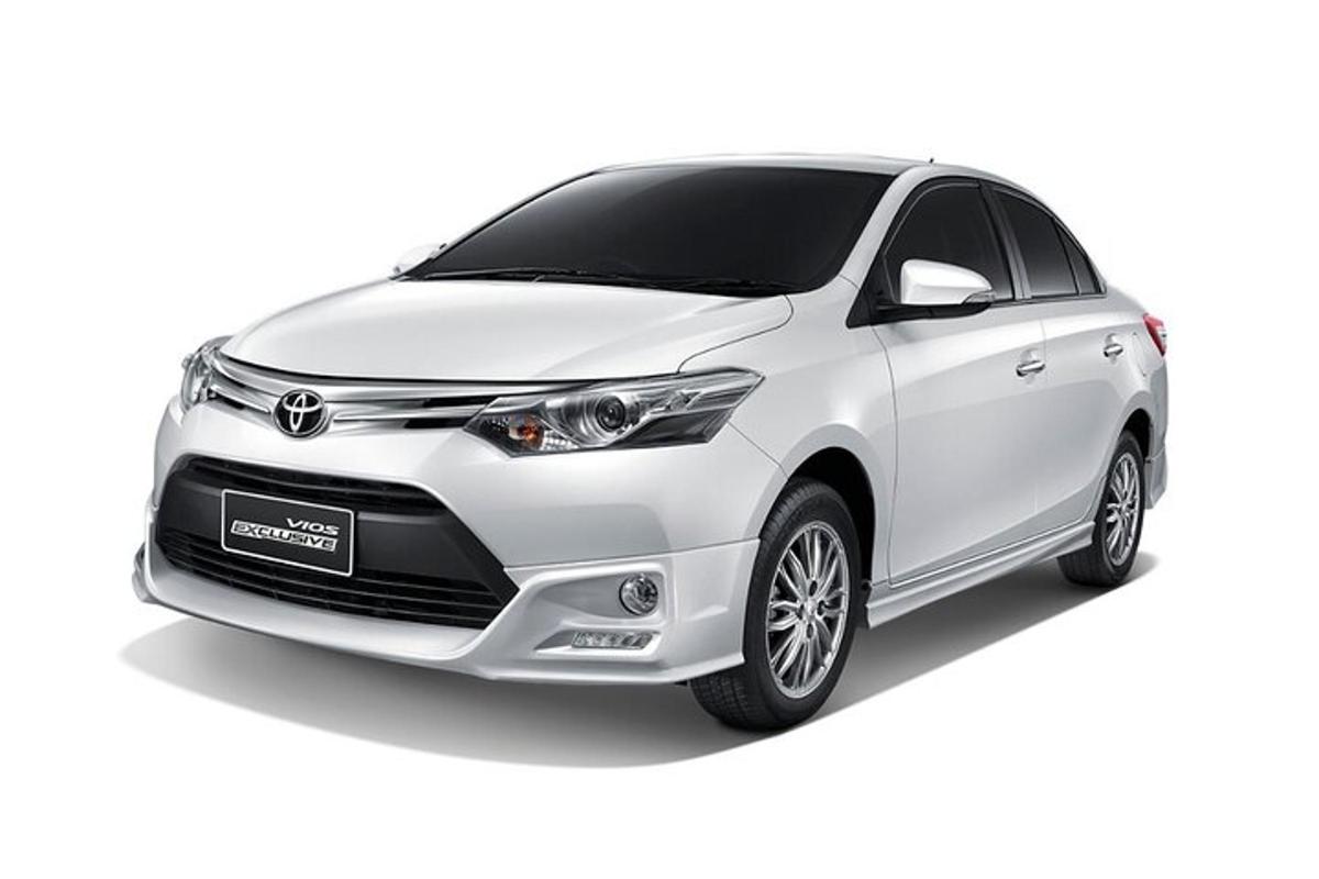 valge Toyota Estima hübriidauto