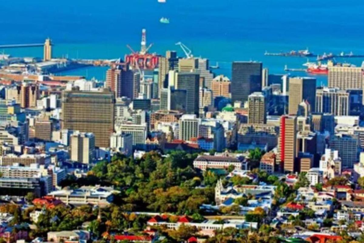 una vista di una grande città con molti edifici