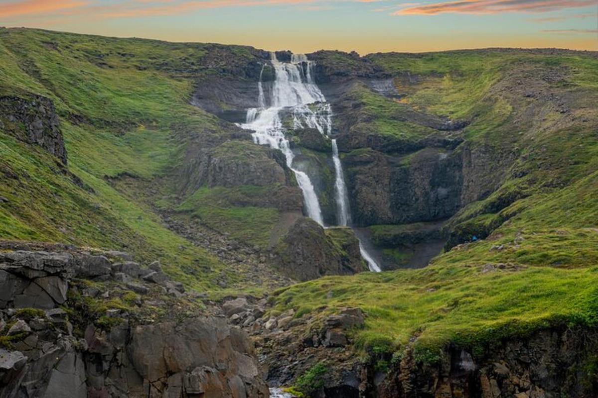 foss á fjallshlíð