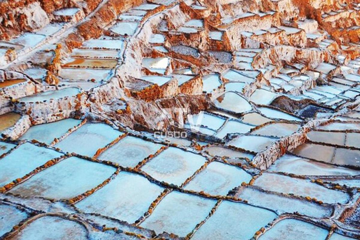 un terra de pedra amb neu