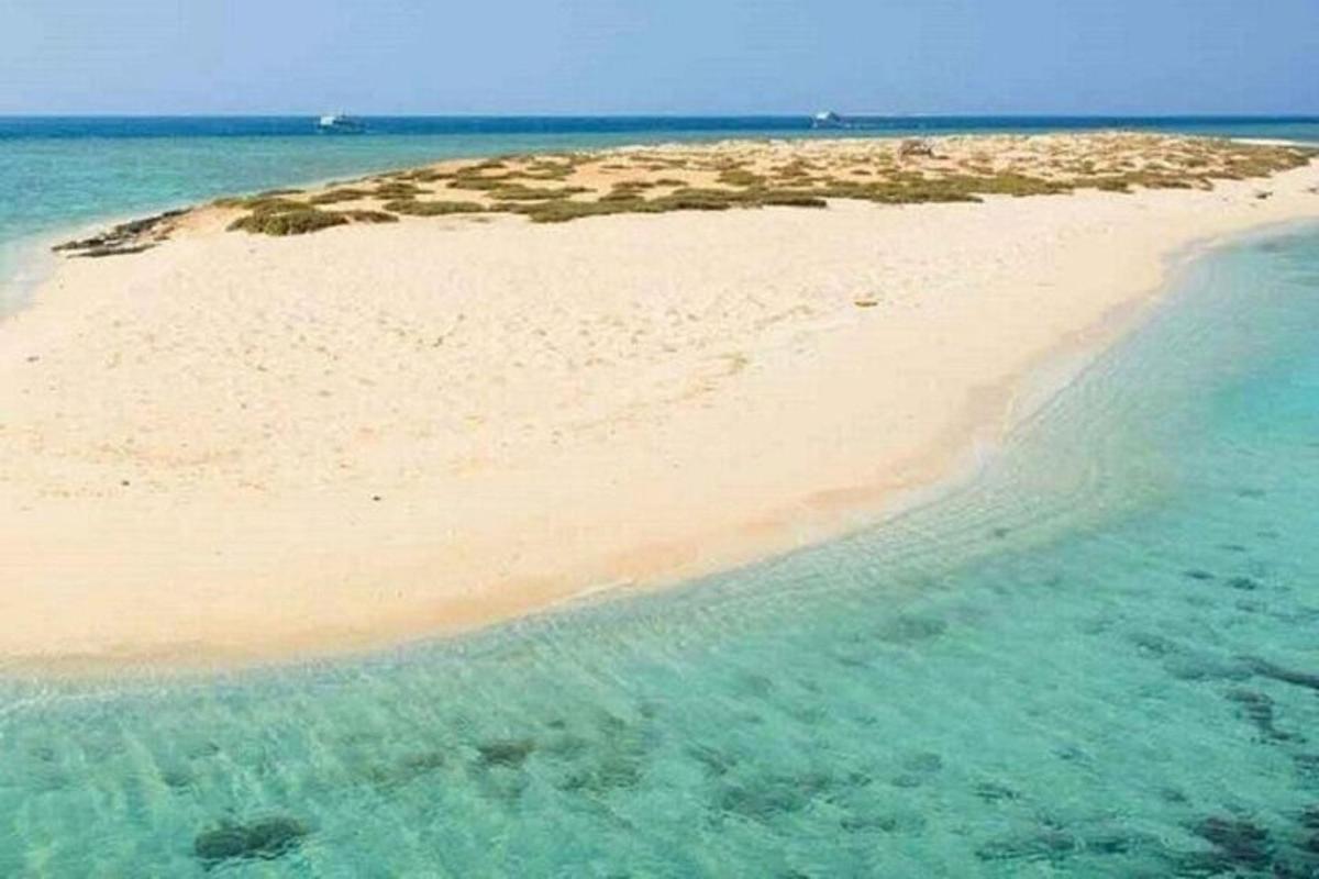 eine Insel mitten im Ozean