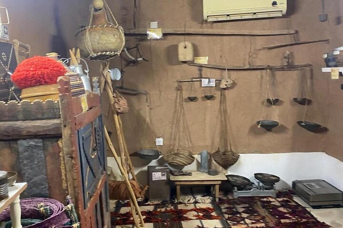 a room with a bunch of baskets on the wall