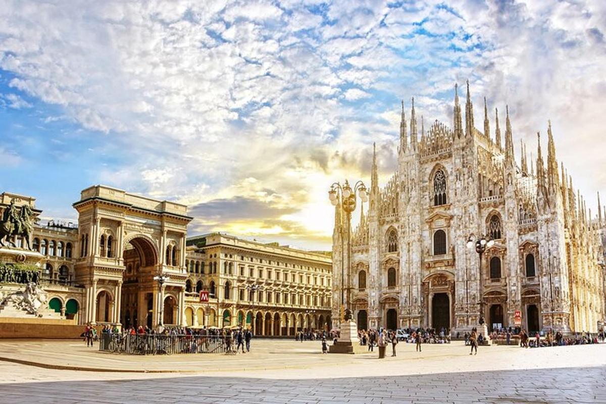 un gran edifici amb una catedral en una ciutat