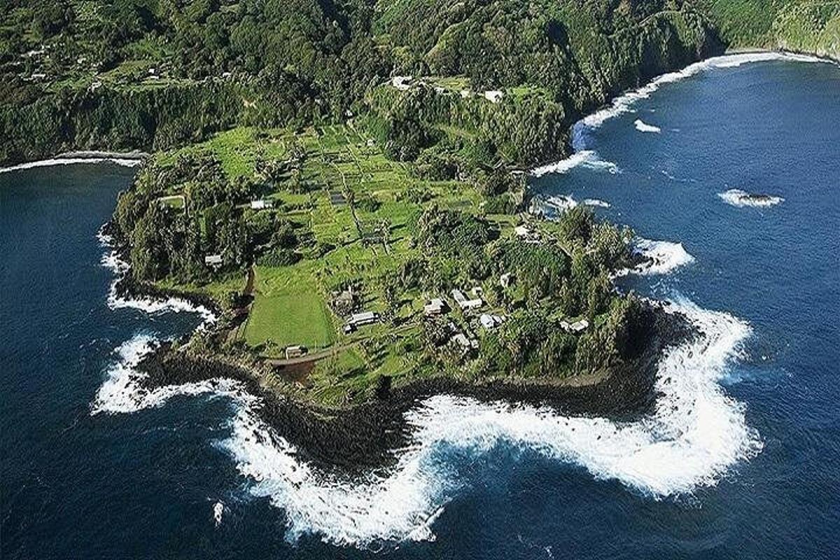 un'isola in mezzo all'oceano
