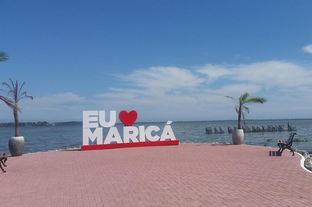 μια πινακίδα που λέει eu marica στην παραλία