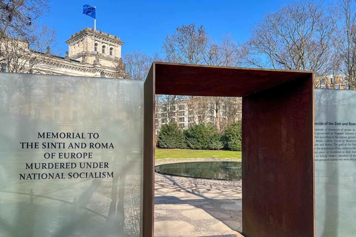sebuah monumen kepada tukang besi dan koma eropah yang dibunuh di bawah sosialisme nasional