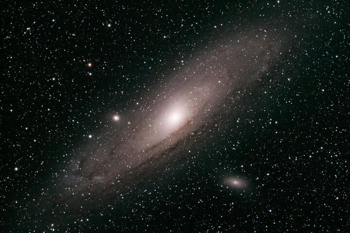 galaxie Mléčná dráha na noční obloze