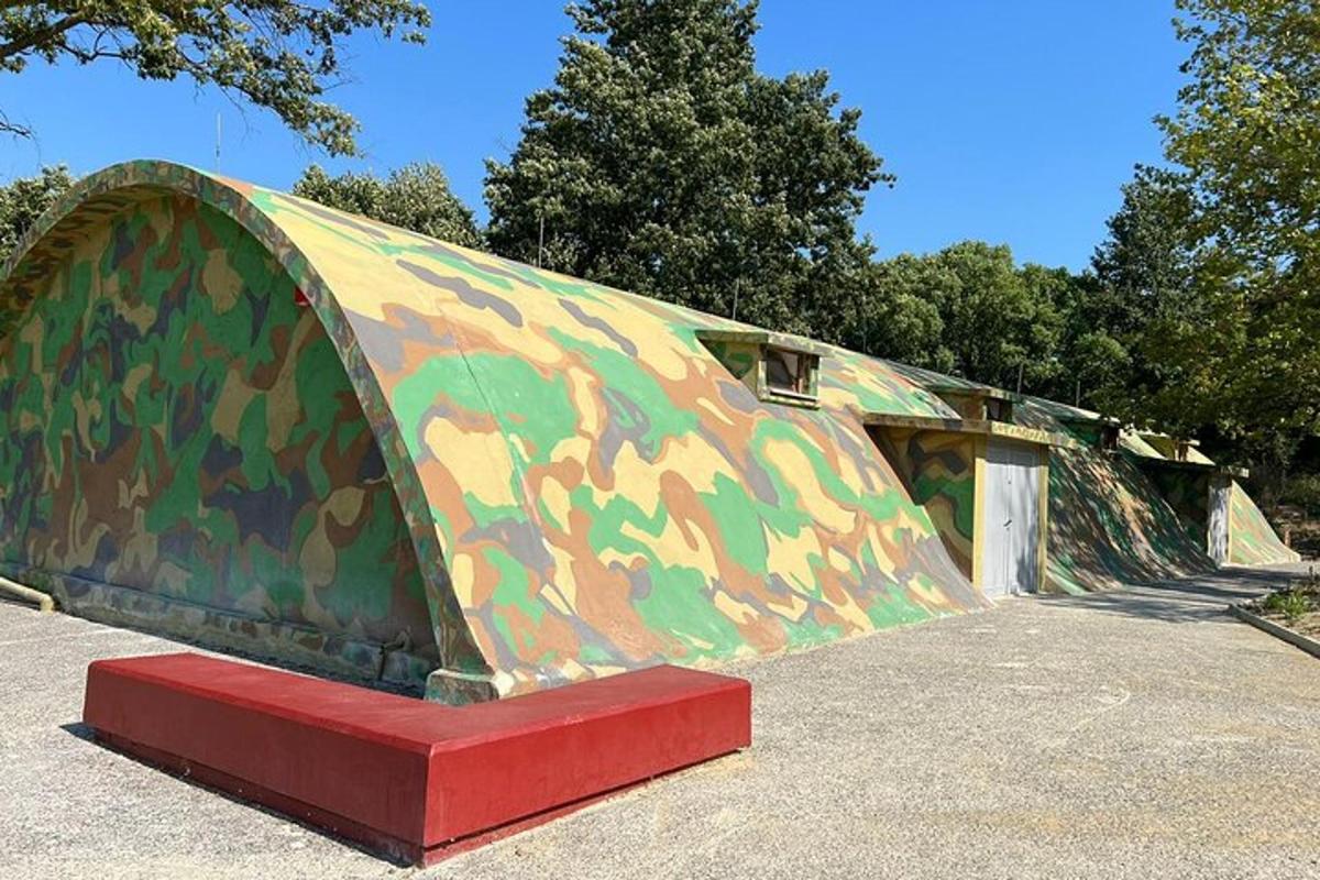 rampa na skateboard s maskáčovým vzorem