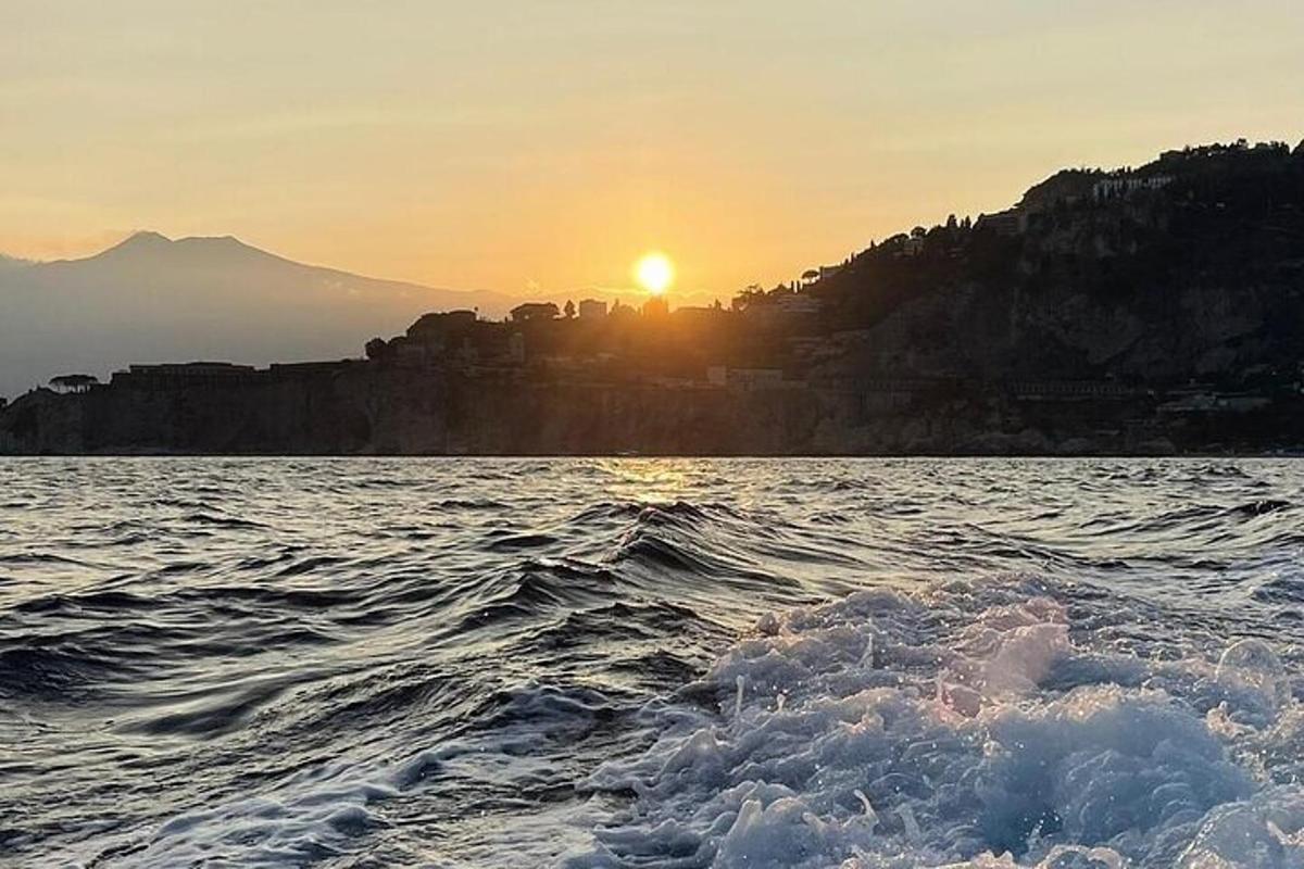 залез от лодка във водата