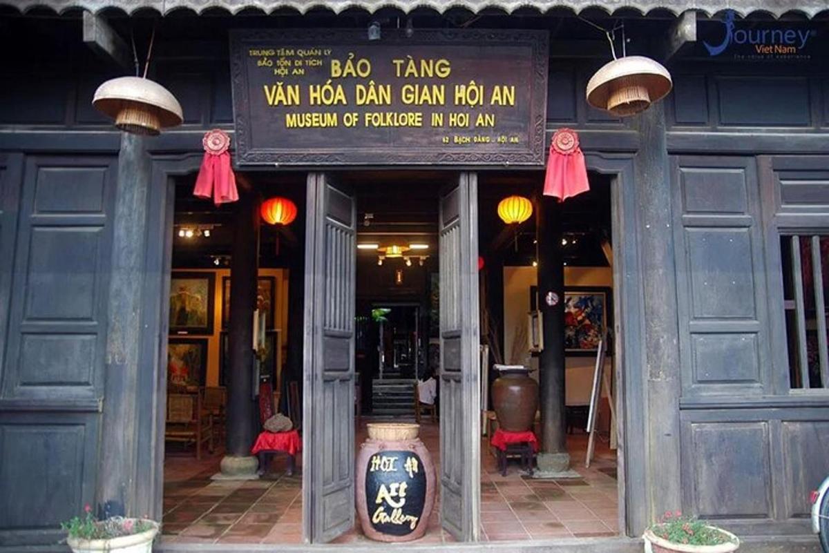 restaurace s nápisem na průčelí budovy