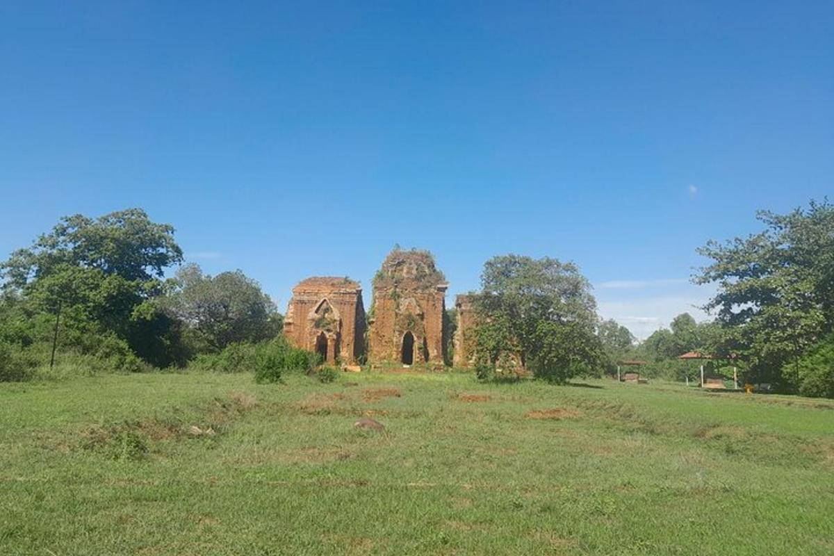 an old building in the middle of a field