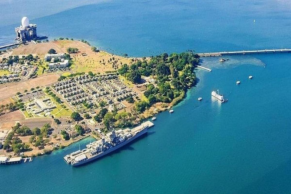 egy sziget egy víztömeg közepén