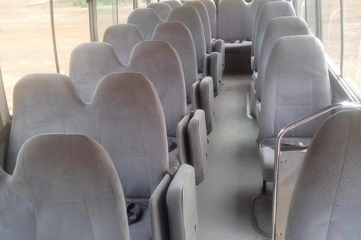 rida tühje istmeid bussis
