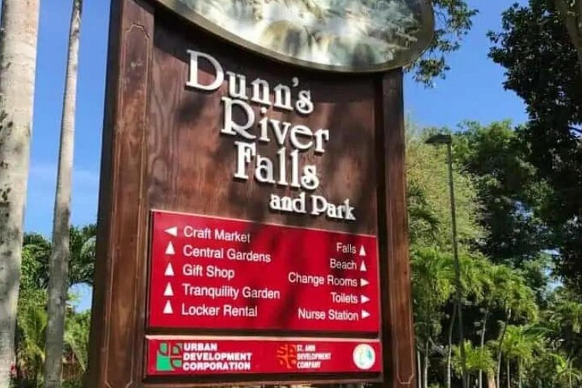 znak za slapove in park reke Dums