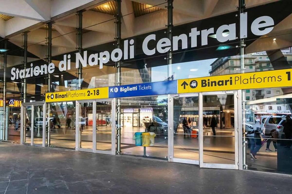 hoone, millel on autoesinduse silt