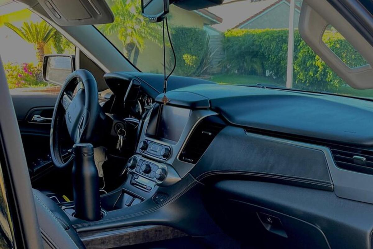 uma visão do interior de um carro