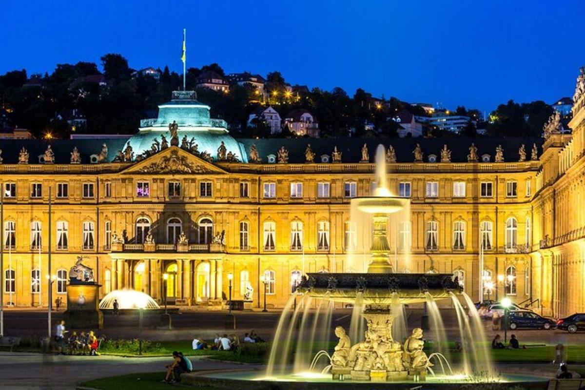 un grande edificio con una fontana di fronte