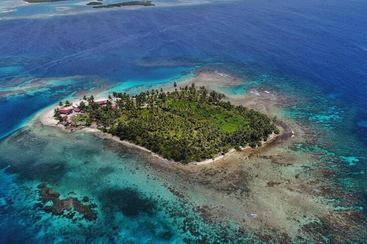 un'isola in mezzo all'oceano