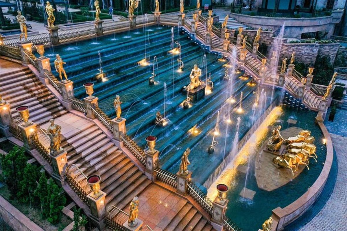 kolam besar air dengan mata air