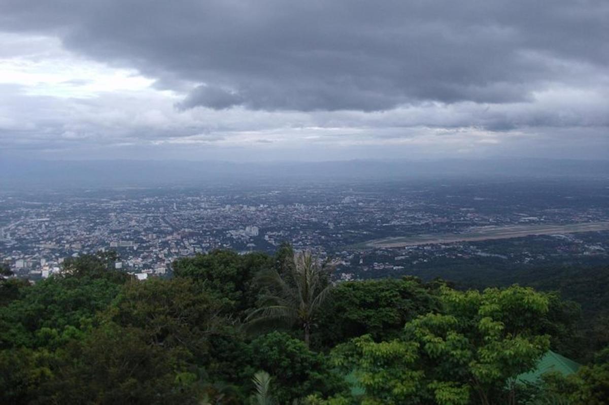 pemandangan bandar dari atas bukit
