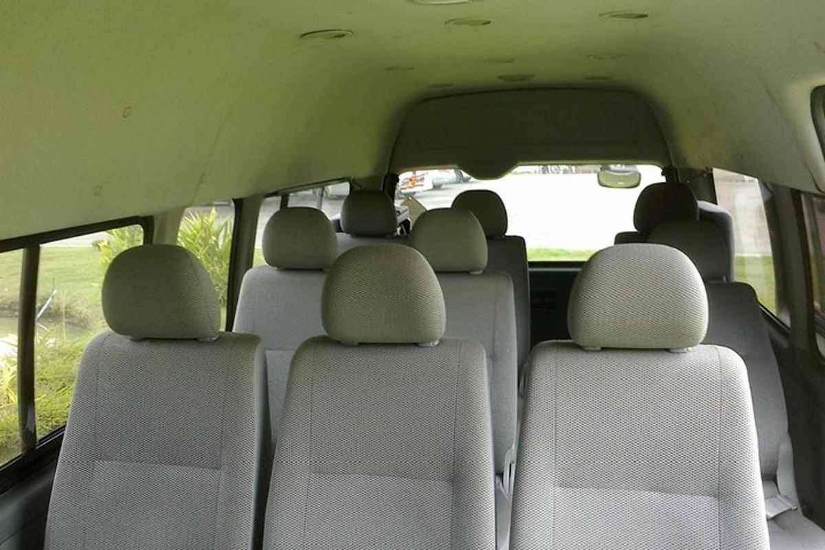 rida tühje istmeid autos