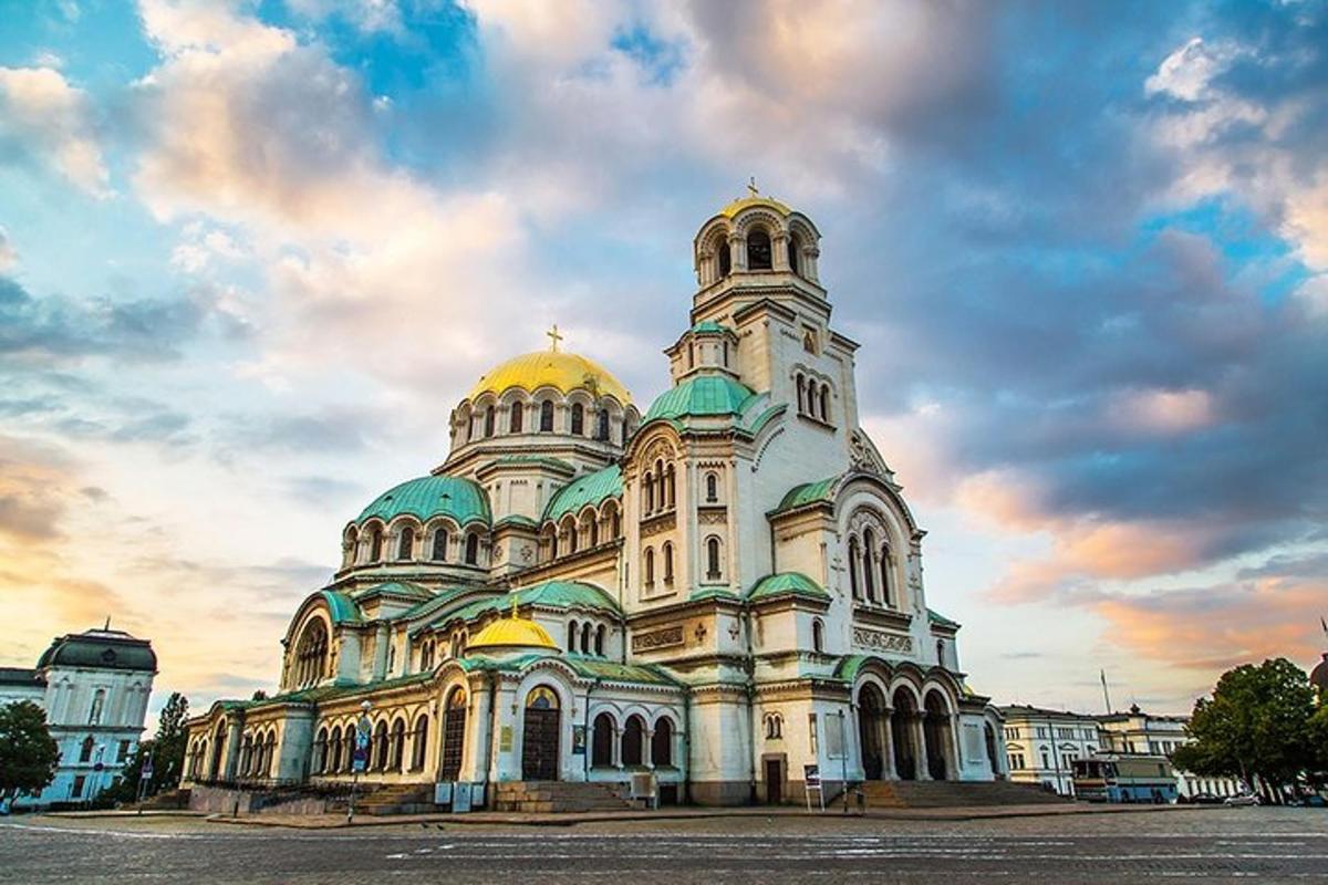 велика зграда са куполом на врху