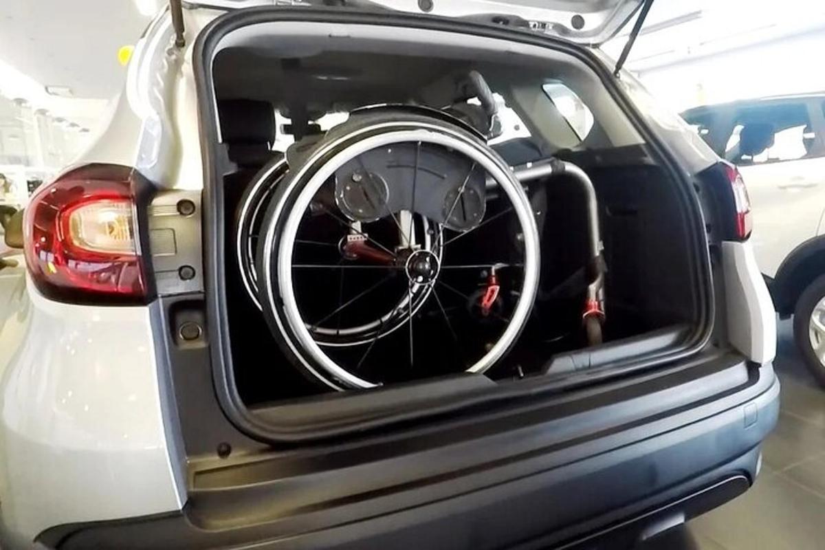 a car with its trunk open with a bike inside