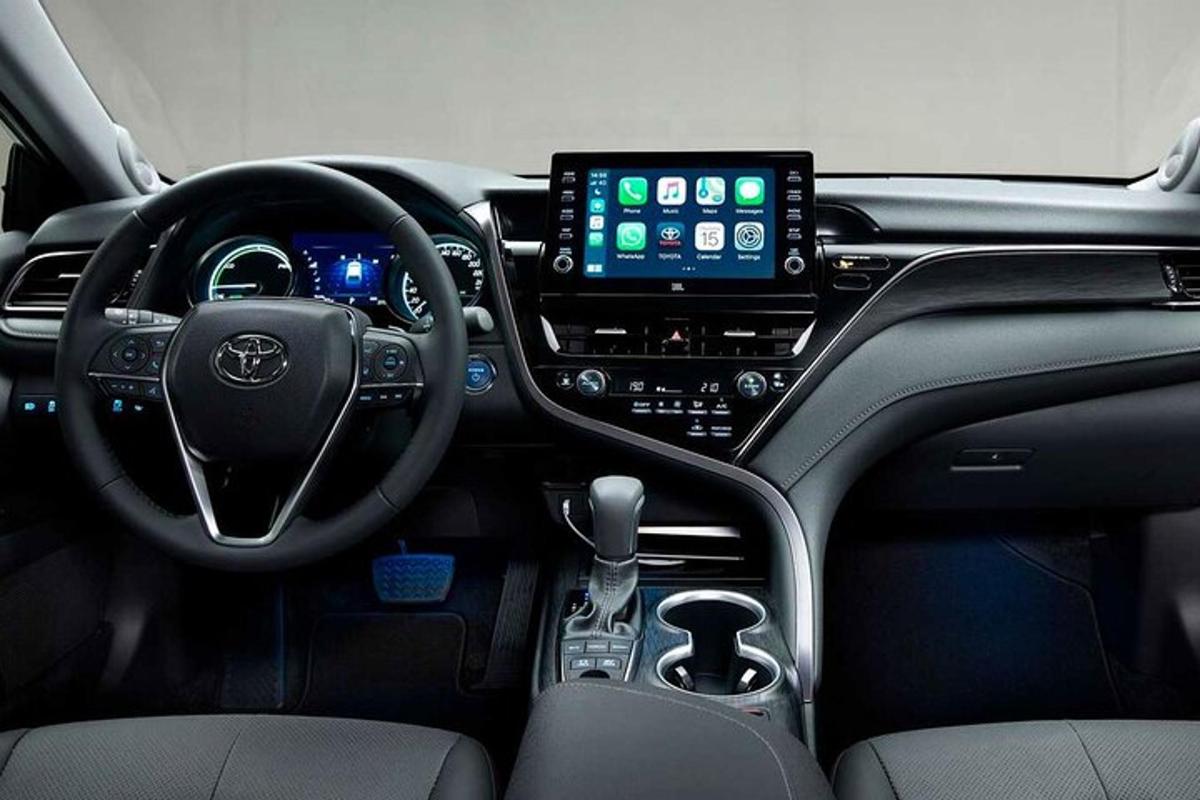 näkymä Toyota Fortuner -auton sisältä