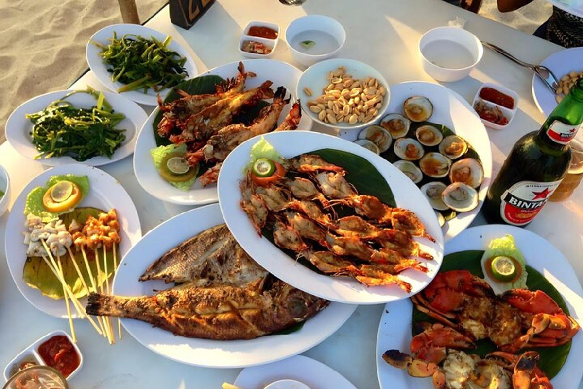 una taula amb molts plats de menjar