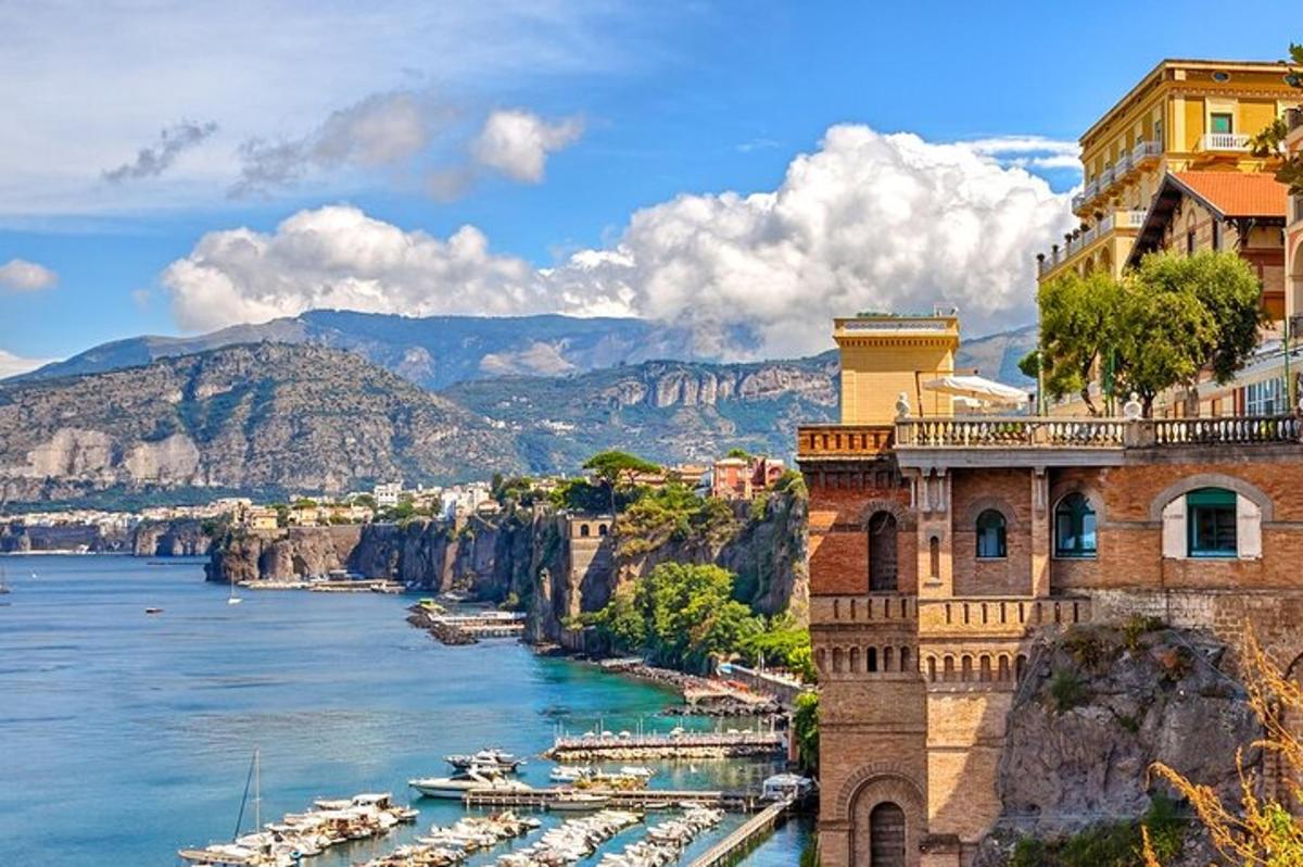 Vaade Amalfi rannikule, kus vees on paate